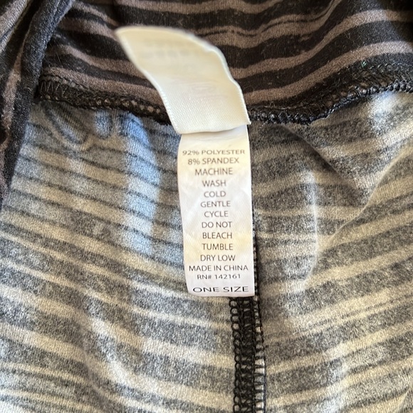 LuLaRoe distressed butterfly print leggings OS - Picture 8 of 8